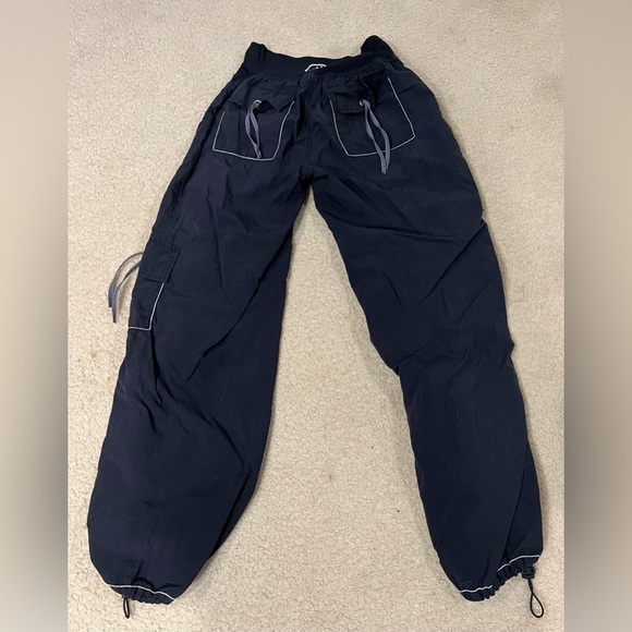 Zumba fitness lot - Purple Peek A Boo Bag and 2 pair of Zumba Cargo Pants - Picture 13 of 15